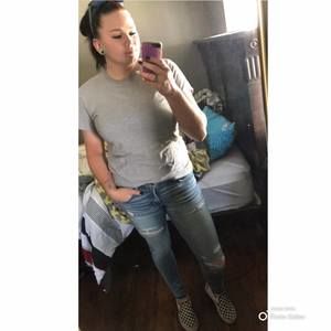 Meet your Posher, Abigail